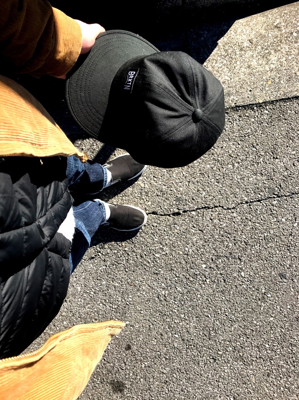 「VANSのVANS ヴァンズ VN-0EYEBLK SLIP ON* BLACK（スリッポン、ブラック系）」を使った、わっきーさん（メンズ・170cm）の冬コーディネートの1枚目の写真