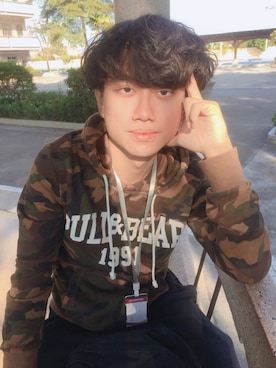 「PULL&BEAR（プルアンドベア）のアイテム（トップス）」を使った、汗革斯hengusさん（メンズ・172cm）の春コーディネート