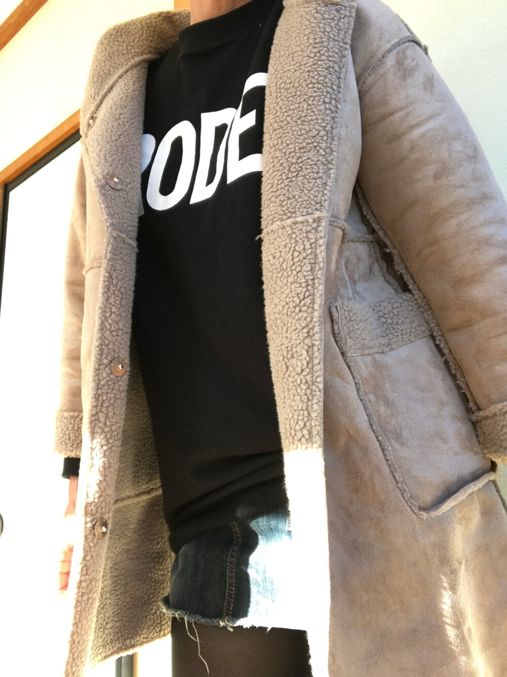 「しまむらのアイテム（ムートンコート、ベージュ系）」を使った、まぁみさん（レディース・169cm）の冬コーディネートの1枚目の写真