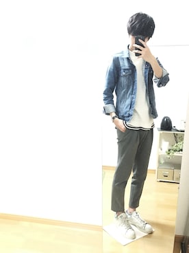 「ホワイトスニーカー」｜「アイテム（デニムジャケット）」を使った、さとりさん（メンズ・173cm）の春コーディネート