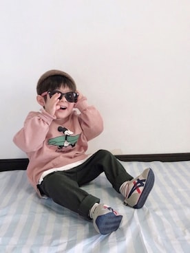「くすみピンク」｜「アイテム（スウェット）」を使った、riiririiさん（キッズ・90cm）の冬コーディネート