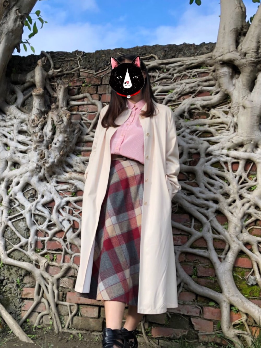 「VINTAGEのアイテム（シャツ/ブラウス、ピンク系）」を使った、Amy Hungさん（レディース・156cm）の冬コーディネートの1枚目の写真