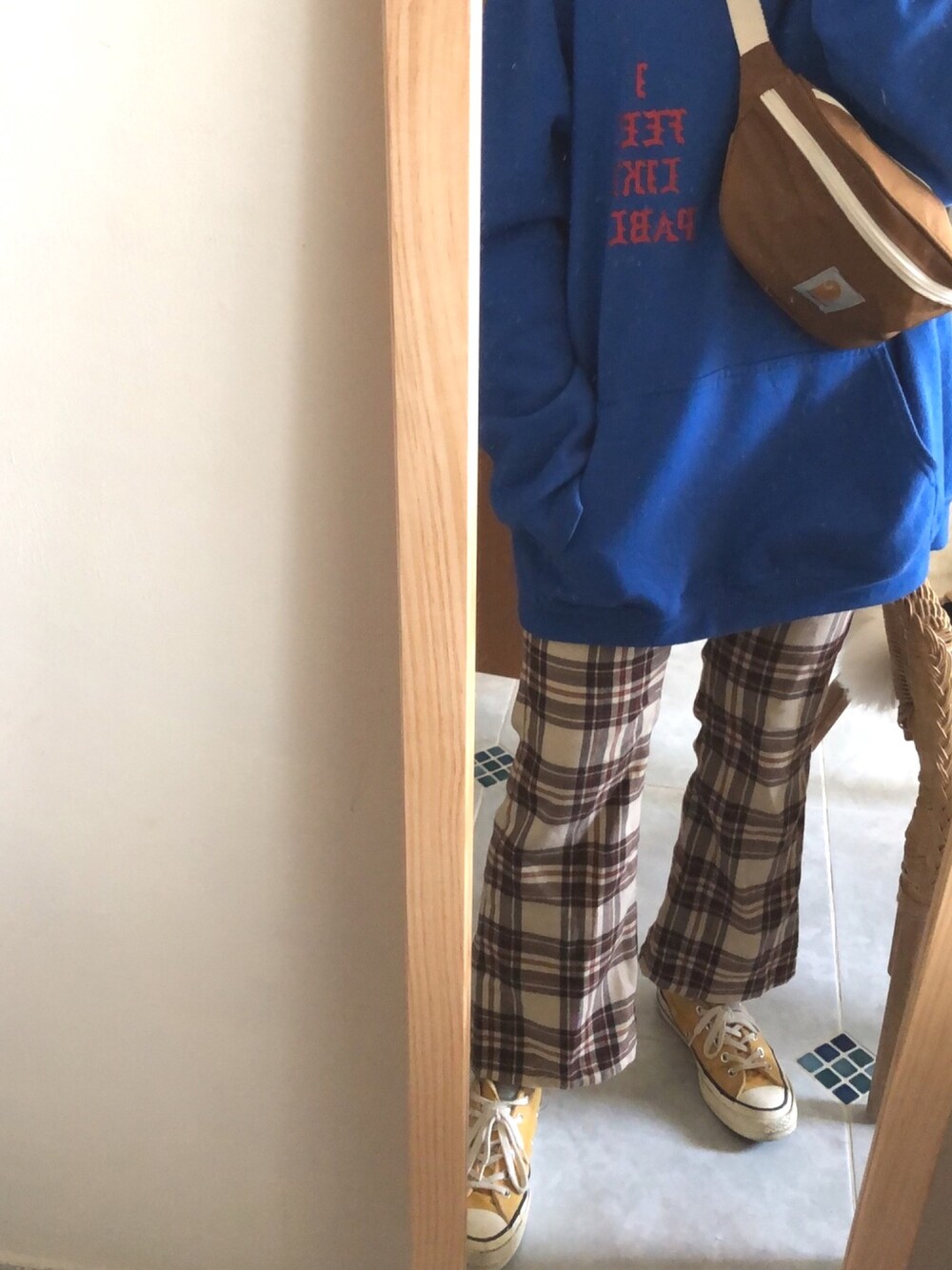 「Yeezyのアイテム（パーカー、ブルー系）」を使った、蓉さん（レディース・153cm）の冬コーディネートの1枚目の写真