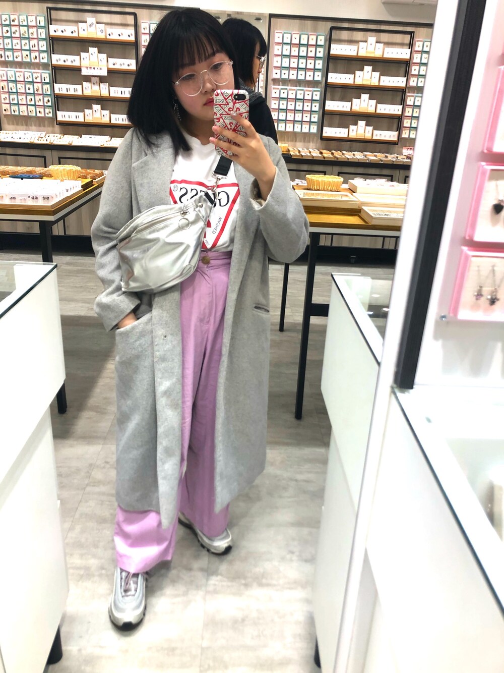 「はるコーデ、台湾」｜「earth music&ecologyのアイテム（ダッフルコート、グレー系）」を使った、蓉さん（レディース・153cm）の春コーディネートの1枚目の写真