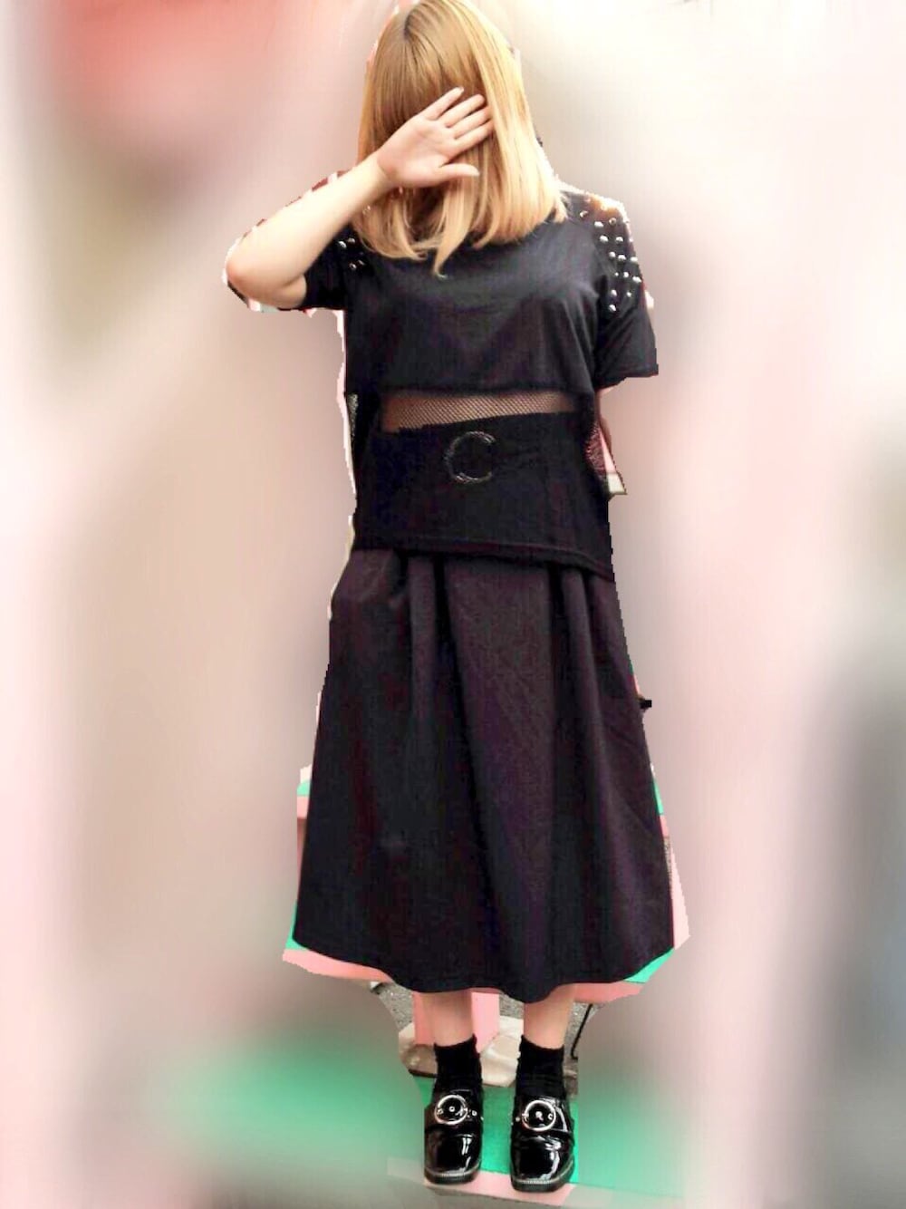「ブラックコーデ、原宿系、黒、原宿」｜「Drug Honeyの原宿のdrughoneyさんで一式全部揃えました✝︎（Tシャツ/カットソー、ブラック系）」を使った、Meruさん（レディース・162cm）の夏コーディネートの1枚目の写真