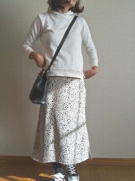 「DHOLIC（ディーホリック）のジラフパターンスカート（スカート、ベージュ系）」を使った、POCHAさん（レディース・157cm）の冬コーディネート