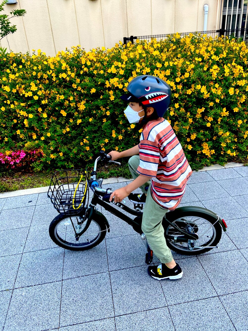 「マルチボーダー、キッズファッション、サンダル、リフト、ナイキエアリフト、男の子コーデ」｜「UNIQLOのアイテム（Tシャツ/カットソー、その他）」を使った、kenmoxさん（キッズ・123cm）の夏コーディネートの1枚目の写真