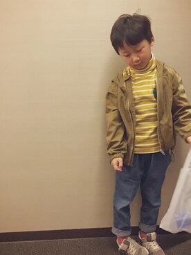 「アイテム（マウンテンパーカー、イエロー系）」を使った、r._.kさん（キッズ・110cm）の秋コーディネート