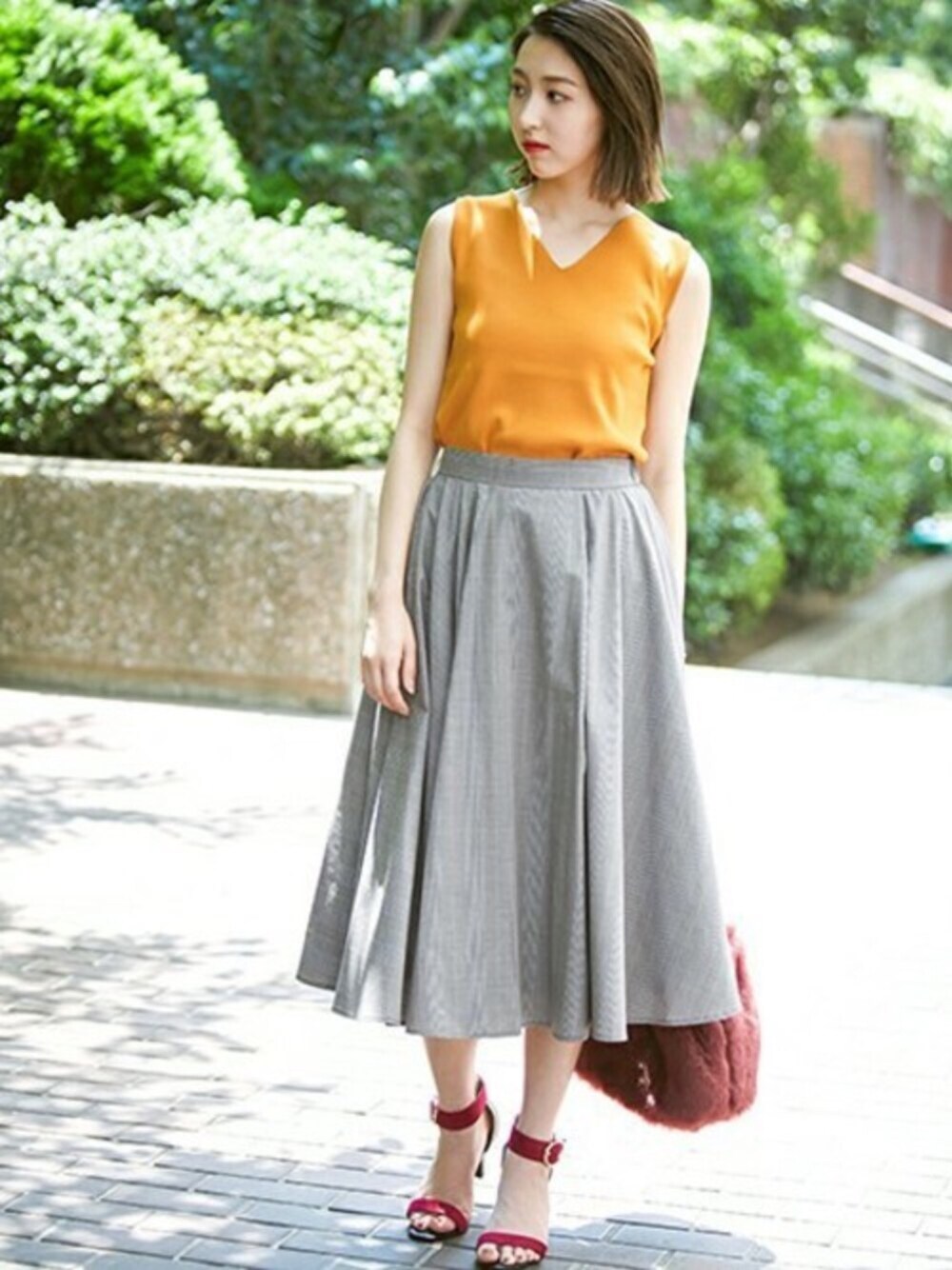 「フレアスカート、シンプル、ラフ、ootd、夏コーデ、カジュアルコーデ、N. Natural Beauty Basic、オトナカジュアル、オトナ女子」｜「N.（N. Natural Beauty Basic）の総針Ｖネックノースリーブニット（ニット/セーター、イエロー系）」を使った、S.さん（レディース・164cm）の夏コーディネートの1枚目の写真