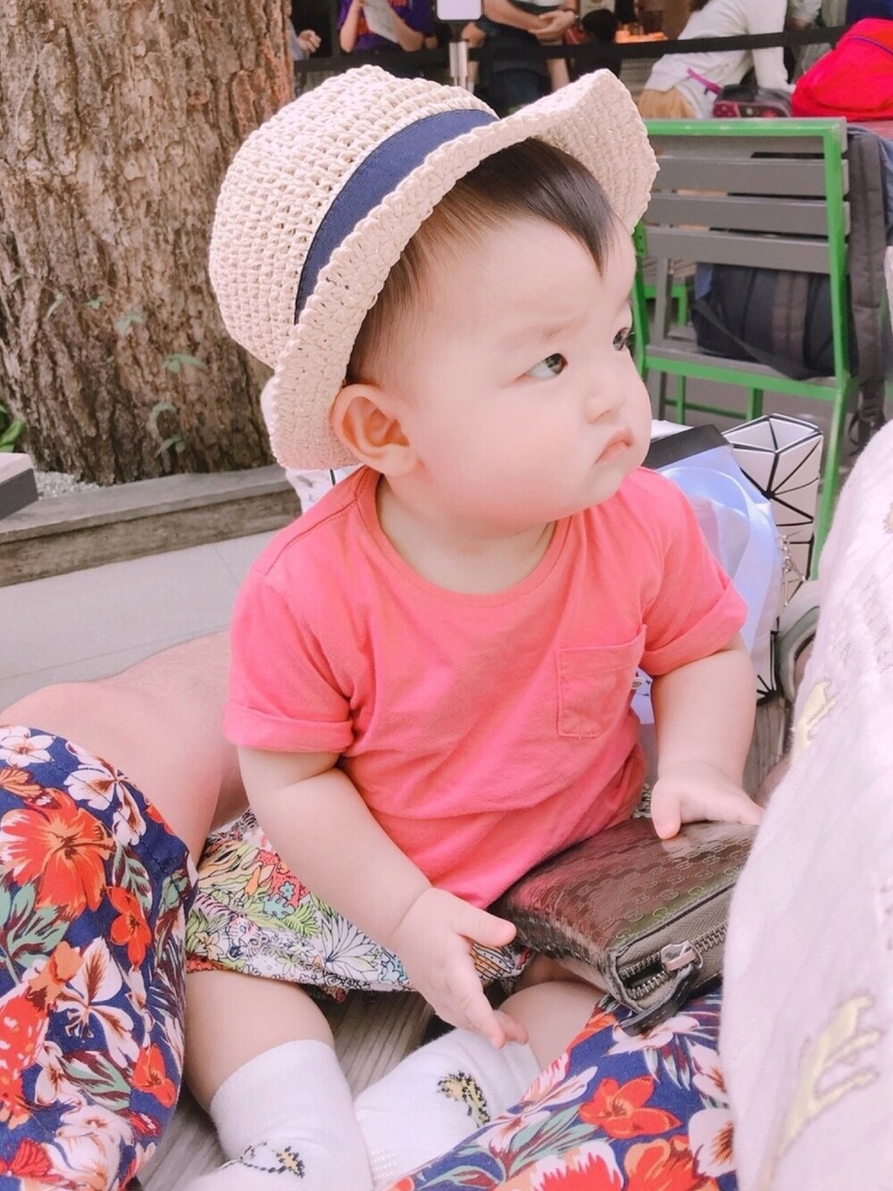 「麦わら帽子、かぼちゃパンツ、babygap、ベビーコーデ、男の子コーデ、赤ちゃんコーデ、ピンクコーデ、シェイクシャック、初夏、初夏スタイル」｜「babyGAPのアイテム（帽子、ベージュ系）」を使った、AO✘✘✘NENEさん（キッズ・70cm）の春コーディネートの1枚目の写真