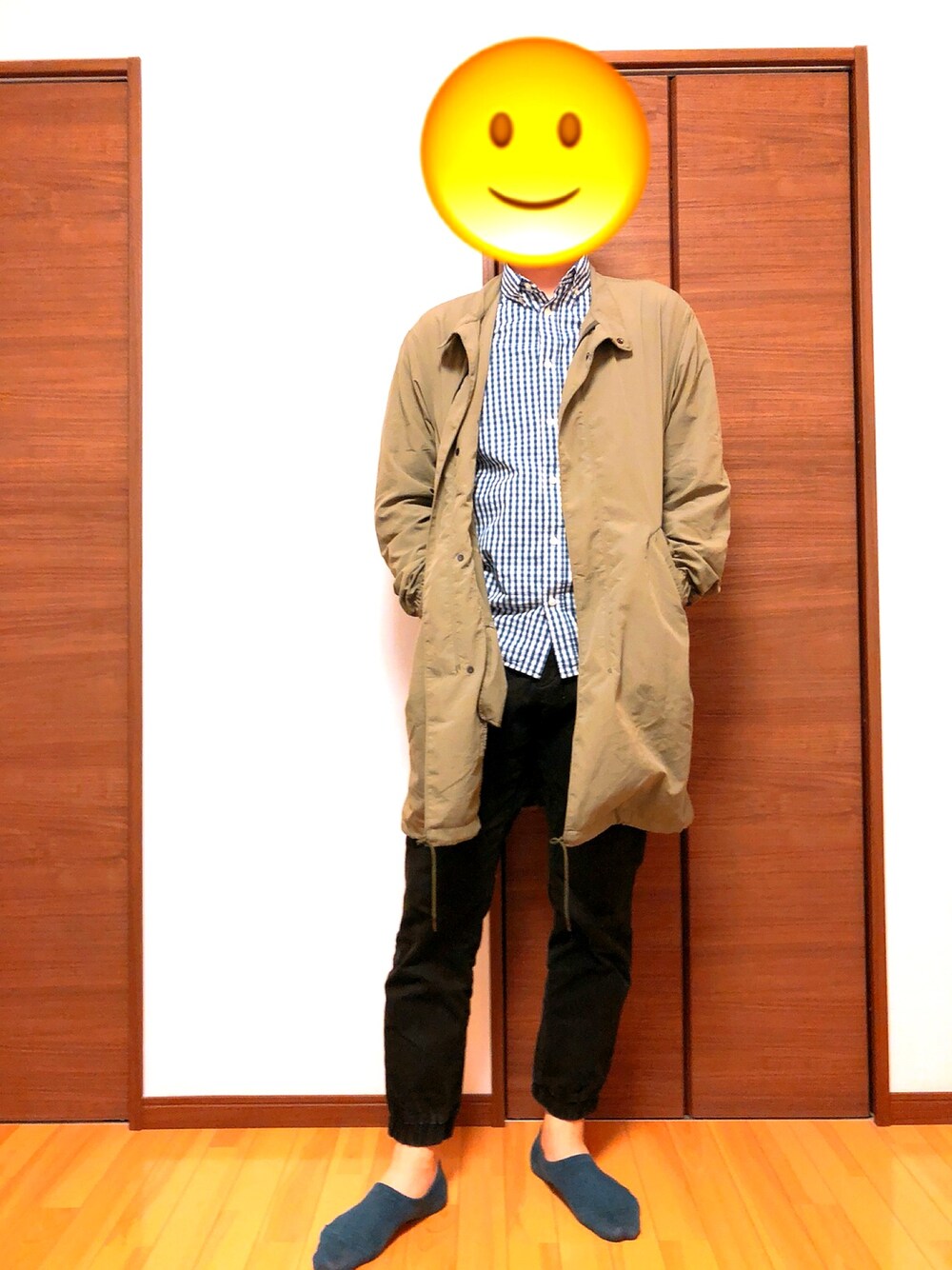 「モッズコート、チェックシャツ、ジョガーパンツ、黒、カーキ、春コーデ、デート」｜「URBAN RESEARCHのライトナイロンモッズパーカー（モッズコート、グリーン系）」を使った、TKさん（メンズ・180cm）の春コーディネートの1枚目の写真