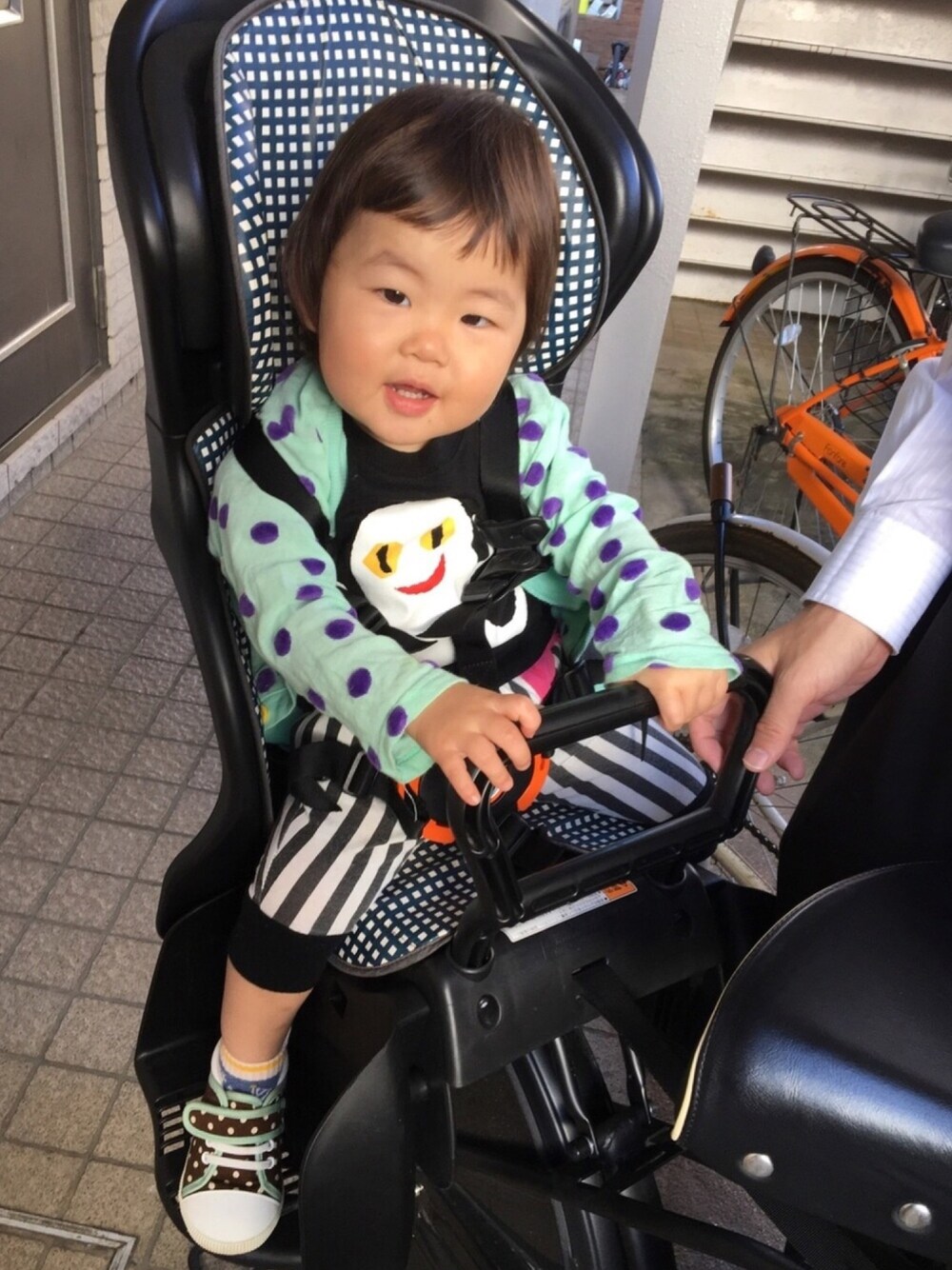 「1歳、1歳11ヶ月、ドット、ドット隊、ねないこだれだ、柄×柄、保育園コーデ、ミントグリーン」｜「SPACEのねないこだれだ　おばけTシャツ　NEW（Tシャツ/カットソー、ブラック系）」を使った、あかねくん&たっくんさん（キッズ・80cm）の秋コーディネートの1枚目の写真