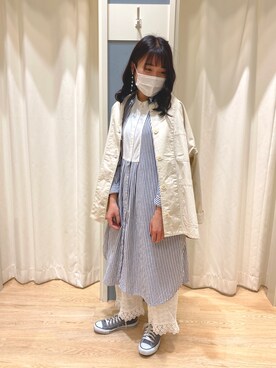 「アイテム（ミリタリージャケット、ホワイト系）」を使った、カホさん（レディース・156cm）の春コーディネート