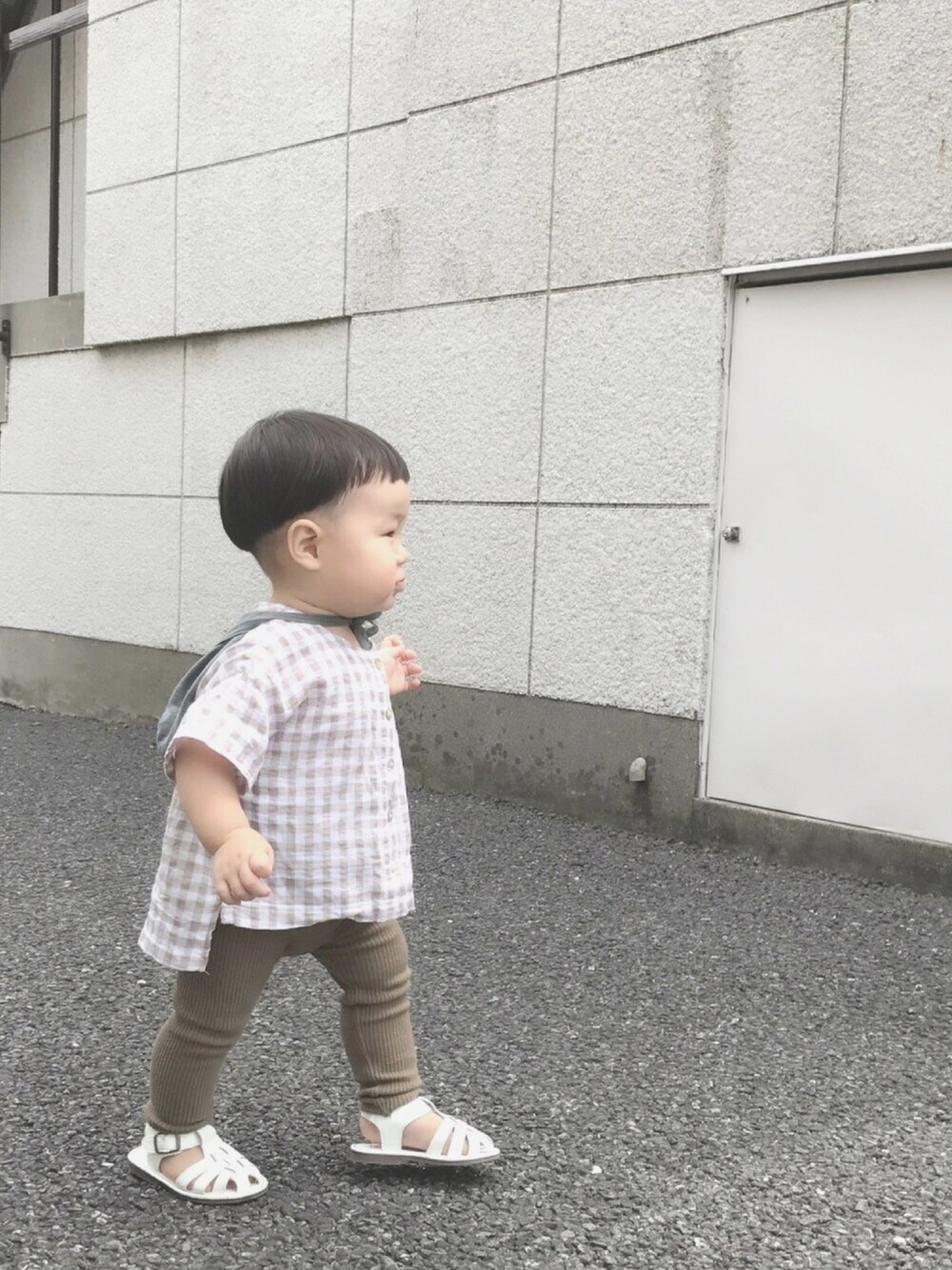「キッズコーデ、男の子コーデ、シンプルコーデ、カジュアル、ギンガムチェック、おとこのこ、韓国子供服、monmimi、おかっぱ、過去code」｜「monmimiのアイテム（シャツ/ブラウス、その他）」を使った、chibiさん（キッズ・80cm）の冬コーディネートの1枚目の写真
