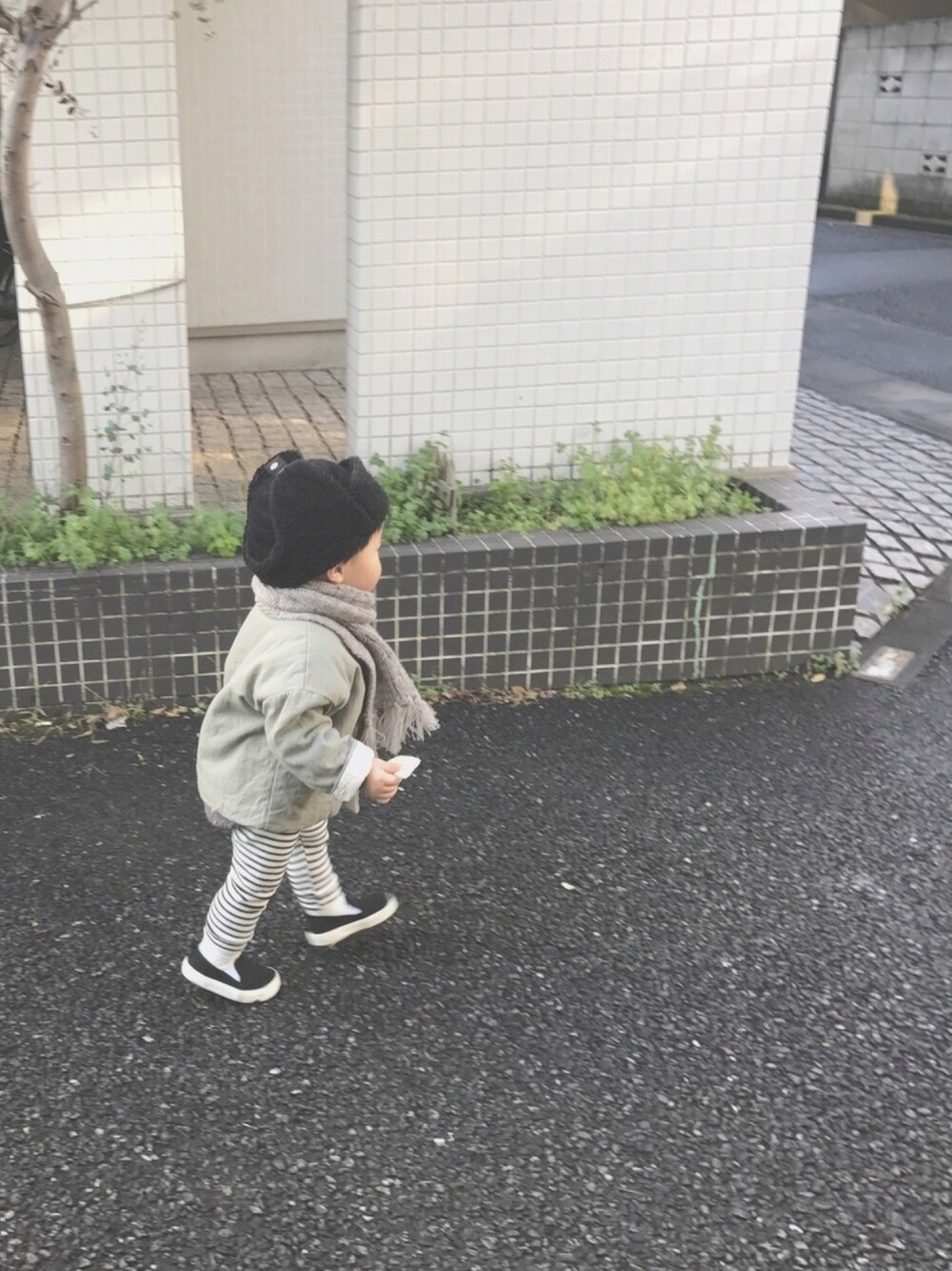 「キッズコーデ、男の子コーデ、kids、男の子、ボア、ボーダー、スリッポン、韓国子供服、monmimi、プチプラ」｜「西松屋のアイテム（帽子、ブラック系）」を使った、chibiさん（キッズ・80cm）の冬コーディネートの1枚目の写真
