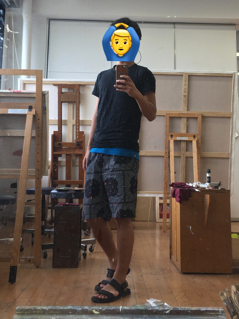 「レイヤードスタイル、ハーフパンツ、ショートパンツ、ペイズリー、サンダル、シンプル、夏コーデ」｜「RAGEBLUEのバンダナショーツ/722922（その他パンツ、ブラック系）」を使った、Mihaさん（メンズ・170cm）の夏コーディネートの1枚目の写真