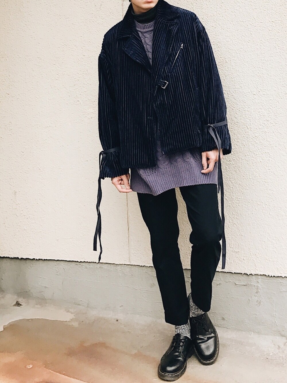 「シンプル、冬、秋冬、コーデュロイ、ケーブルニット、HARE、タートルネック、ビックシルエット、プチプラ、パープル」｜「HAREのコーデュロイライダース(HARE)（ライダースジャケット、ブルー系）」を使った、よしおさん（メンズ・175cm）の冬コーディネートの1枚目の写真
