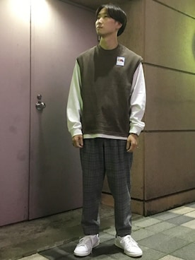 「アイテム（シューズ、グリーン系）」を使った、大木さん（メンズ・169cm）の秋コーディネート