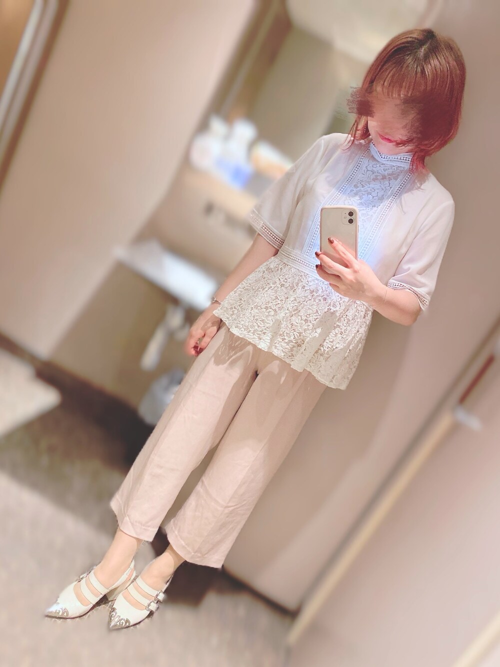 「大人コーデ、シンプル、ブラウス、パンツスタイル、デート、ガーリー、おしゃれさんと繋がりたい、レース、ZARA、きれいめカジュアル」｜「ZARAのアイテム（シャツ/ブラウス、ホワイト系）」を使った、ykさん（レディース・160cm）の夏コーディネートの1枚目の写真