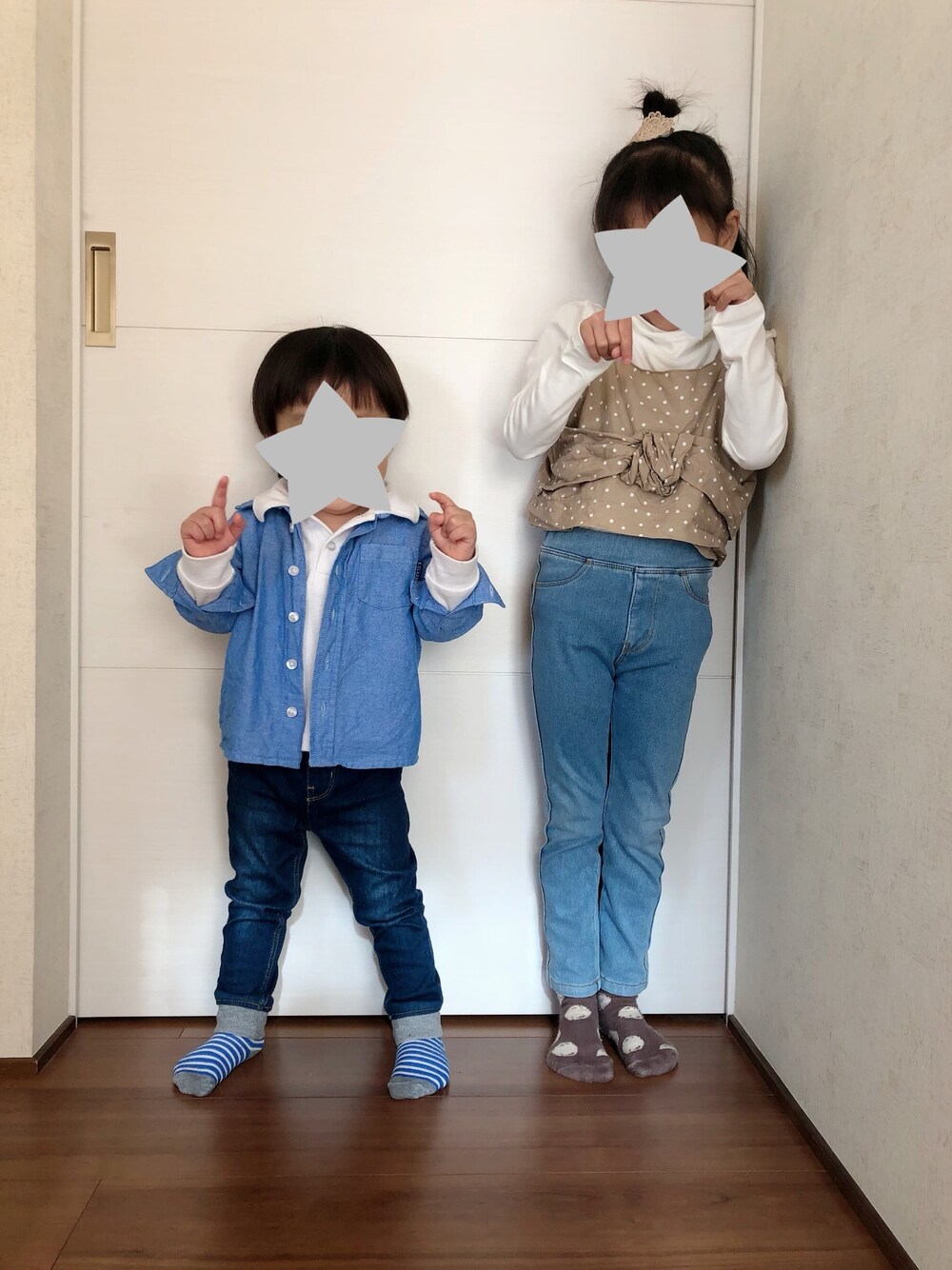 「キッズコーデ、姉弟コーデ、リンクコーデ、デニムコーデ、西松屋」｜「西松屋のアイテム（Tシャツ/カットソー、ホワイト系）」を使った、Seenaa☆Tsuuguu☆ さん（キッズ・100cm）の秋コーディネートの1枚目の写真