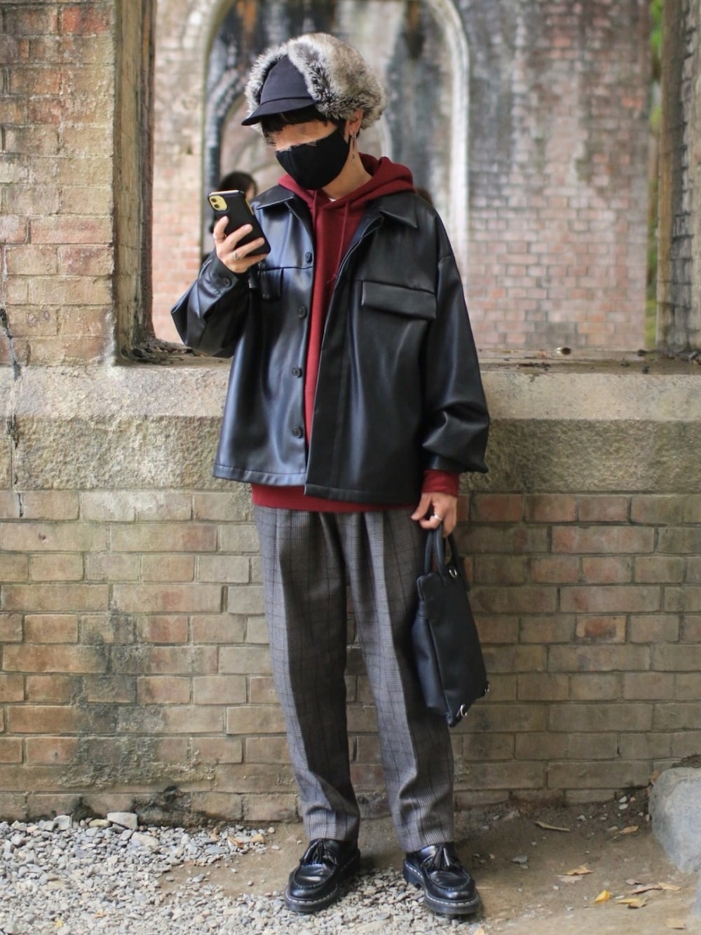 「オトナカジュアル、秋のコーデ、シンプル、レザー、パーカー、チェック、キャップ、革靴、黒、Dr.Martens」｜「HAREのシンセティックレザーブルゾン(HARE)（ブルゾン、ブラック系）」を使った、ししょー🎤さん（メンズ・168cm）の秋コーディネートの1枚目の写真