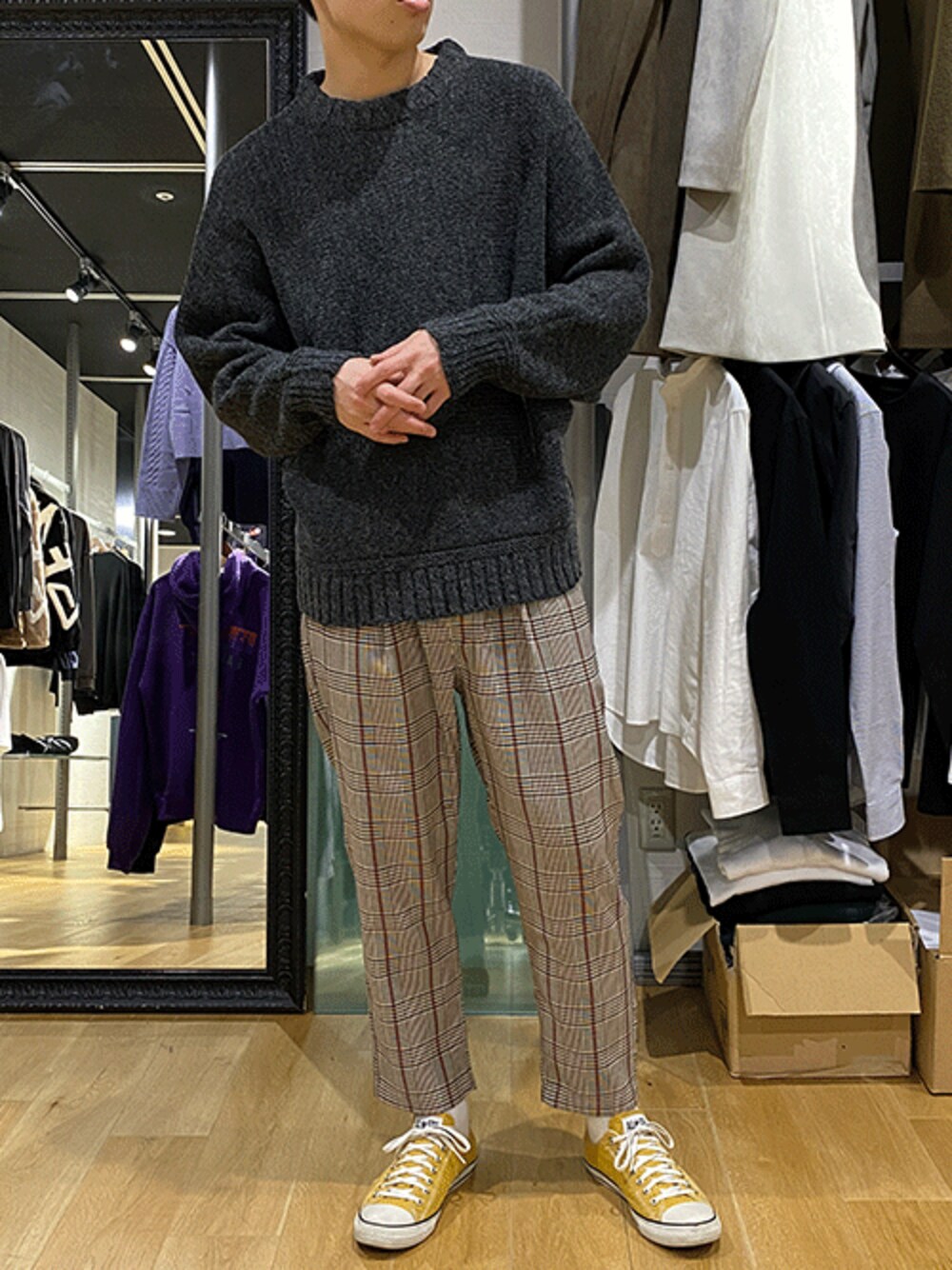 「ニット、ビッグシルエット、原宿、ワイドパンツ、チェックパンツ、韓国ファッション、silverbullet、2020AW」｜「CavariAのラメ入りドルマンスリーブクルーネック長袖ニットセーター / CAJP20-18【/】（ニット/セーター、ブラック系）」を使った、SILVER BULLET ZOZOTOWN OFFICIALさん（メンズ・180cm）の秋コーディネートの1枚目の写真