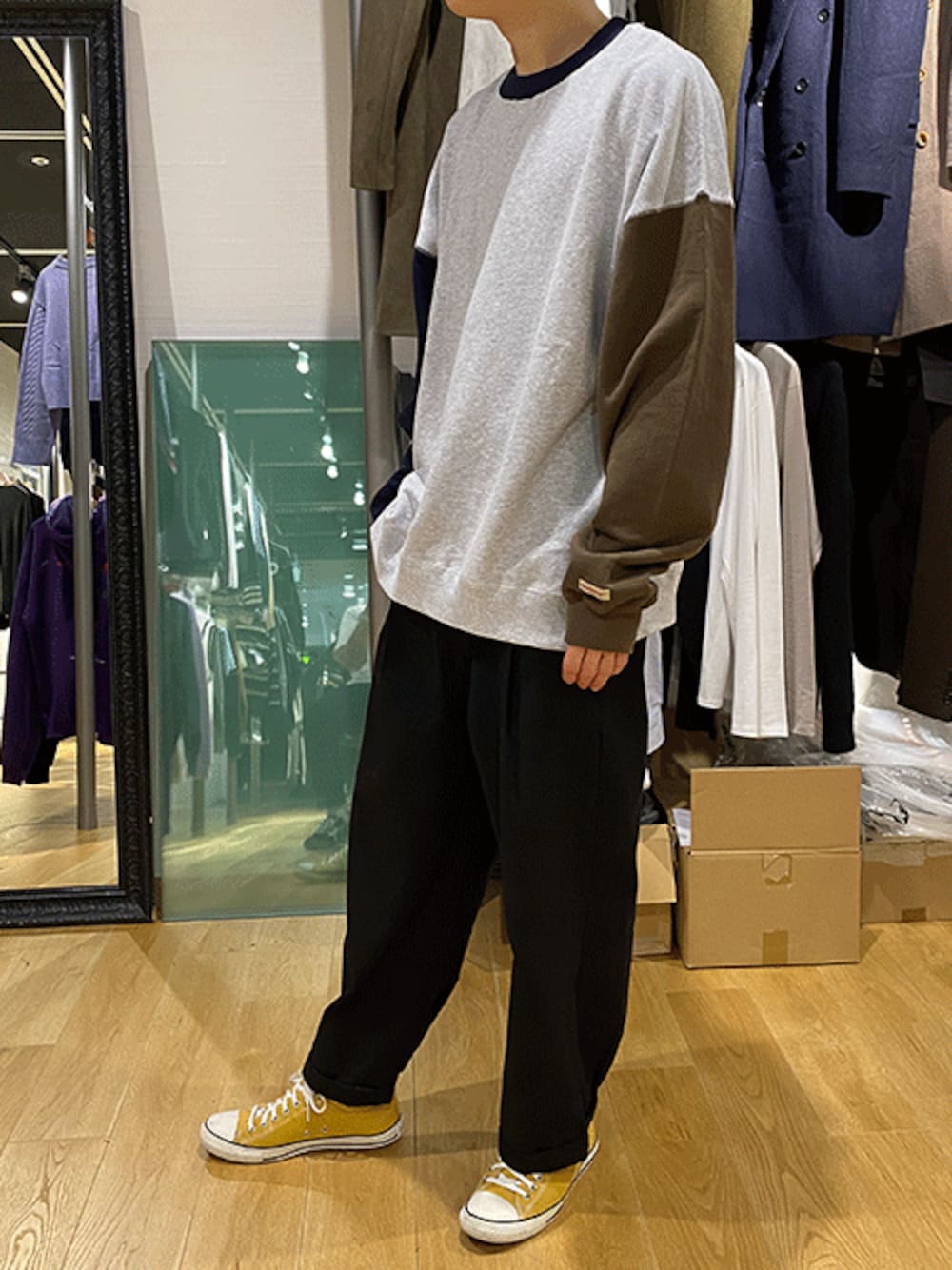 「テーパードパンツ、ビッグシルエット、トレーナー、原宿、ワイドパンツ、韓国ファッション、韓国コーデ」｜「GoodwearのGood wear WEB別注USAコットンビッグシルエットクルーネックトレーナー / 2W7-0521/2W7-0521-a【/】（スウェット、その他）」を使った、SILVER BULLET ZOZOTOWN OFFICIALさん（メンズ・180cm）の秋コーディネートの1枚目の写真