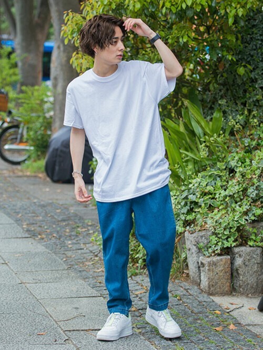 「ストリート、原宿、ワイドパンツ、プチプラ、ビックシルエット、スケータースタイル、無地T、韓国ブランド、韓国ファッション、シェフパンツ」｜「GILDANのGILDAN ユニセックス 6.0ozウルトラコットン半袖Tシャツ / 2000（Tシャツ/カットソー、ホワイト系）」を使った、SILVER BULLET ZOZOTOWN OFFICIALさん（メンズ・171cm）の春コーディネートの1枚目の写真