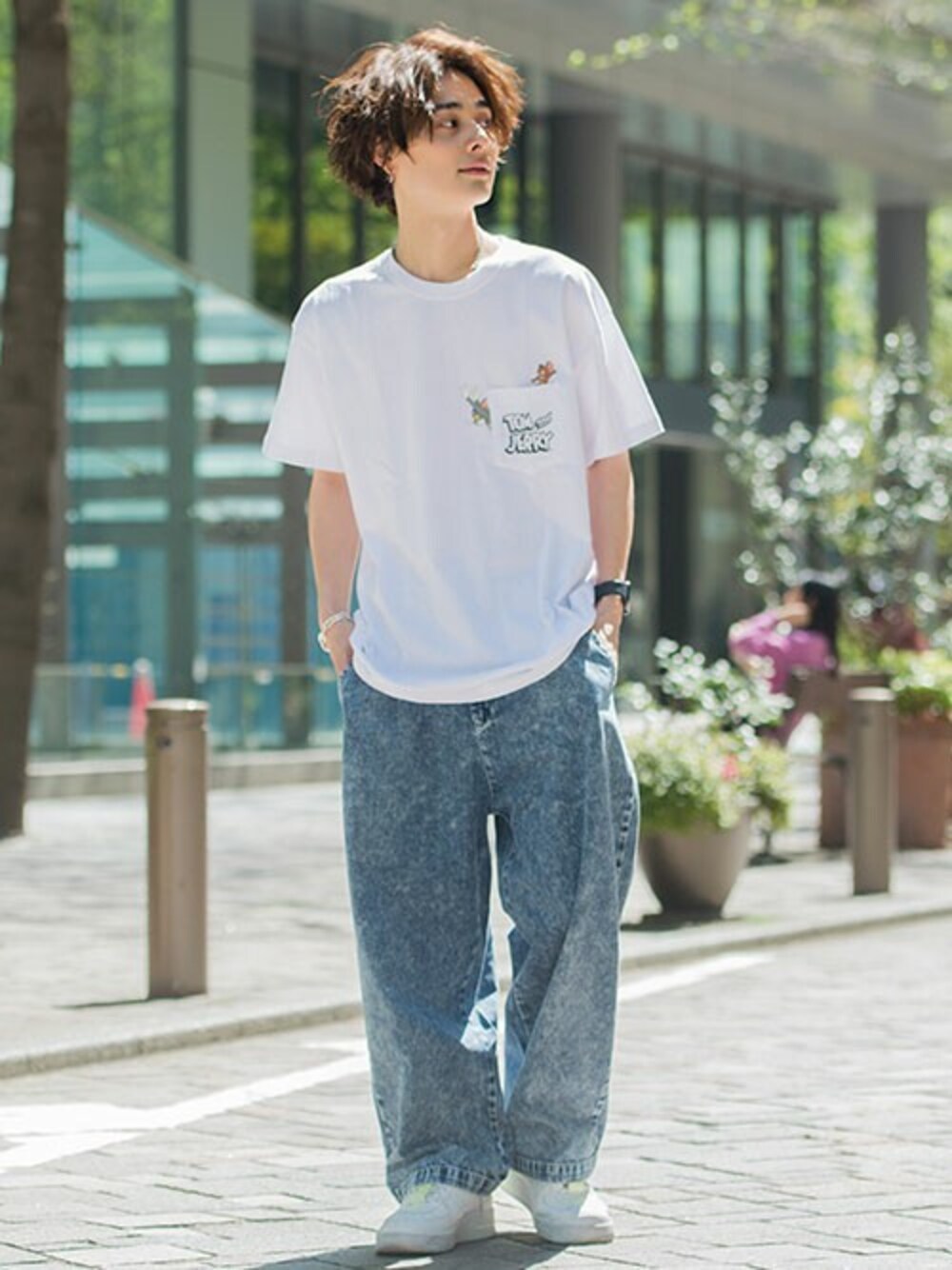 「古着、デニム、アメカジ、原宿、ワイドパンツ、プチプラ、古着MIX、ビックシルエット、韓国ファッション、シェフパンツ」｜「SILVER BULLETの10ozデニムワイドパンツ / 732S5706（デニムパンツ、ブルー系）」を使った、SILVER BULLET ZOZOTOWN OFFICIALさん（メンズ・171cm）の春コーディネートの1枚目の写真