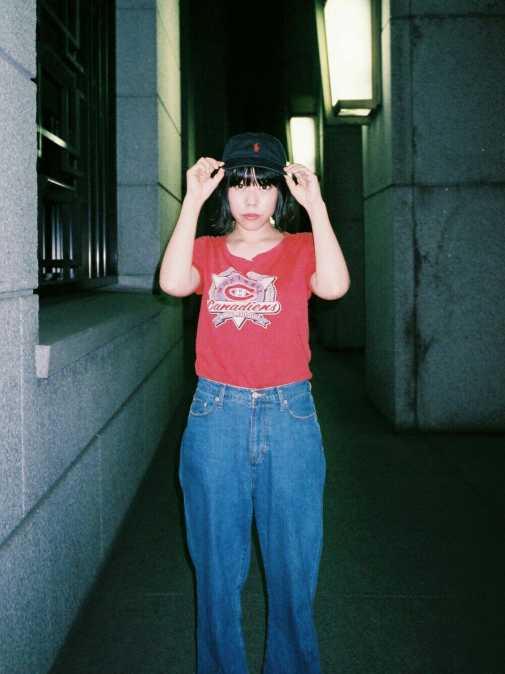 「撮影」｜「POLOのアイテム（キャップ、ブラック系）」を使った、ヨロズ ユイさん（レディース・164cm）の夏コーディネートの1枚目の写真