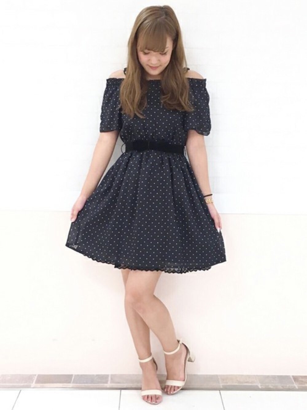 「ワンピース、大人、ドット、モノトーン、ギンガムチェック、２ＷＡＹ、オフショル、LODISPOTTO、モテ服、ロマンティック」｜「LODISPOTTOのシアーギンガムドットロマンスワンピース（ワンピース、ブラック系）」を使った、LODISPOTTO OFFICIALさん（レディース・165cm）の夏コーディネートの1枚目の写真