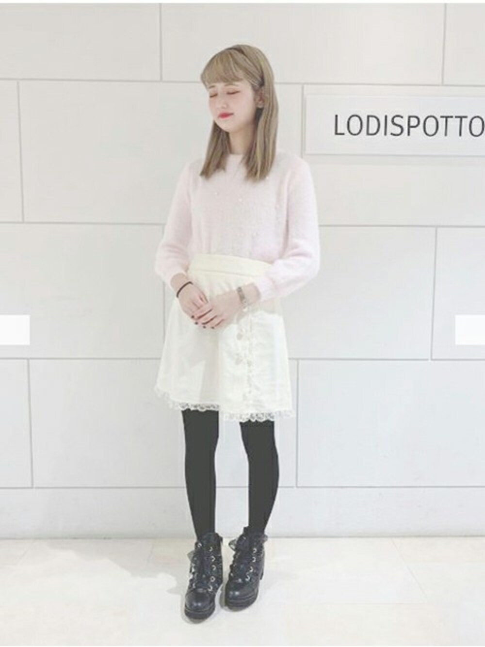 「ニット、パール、ふわふわニット、スカパン、LODISPOTTO、ロディスポット(LODISPOTTO)」｜「LODISPOTTOのパールパールふわふわニット（ニット/セーター、パープル系）」を使った、LODISPOTTO OFFICIALさん（レディース・155cm）の秋コーディネートの1枚目の写真