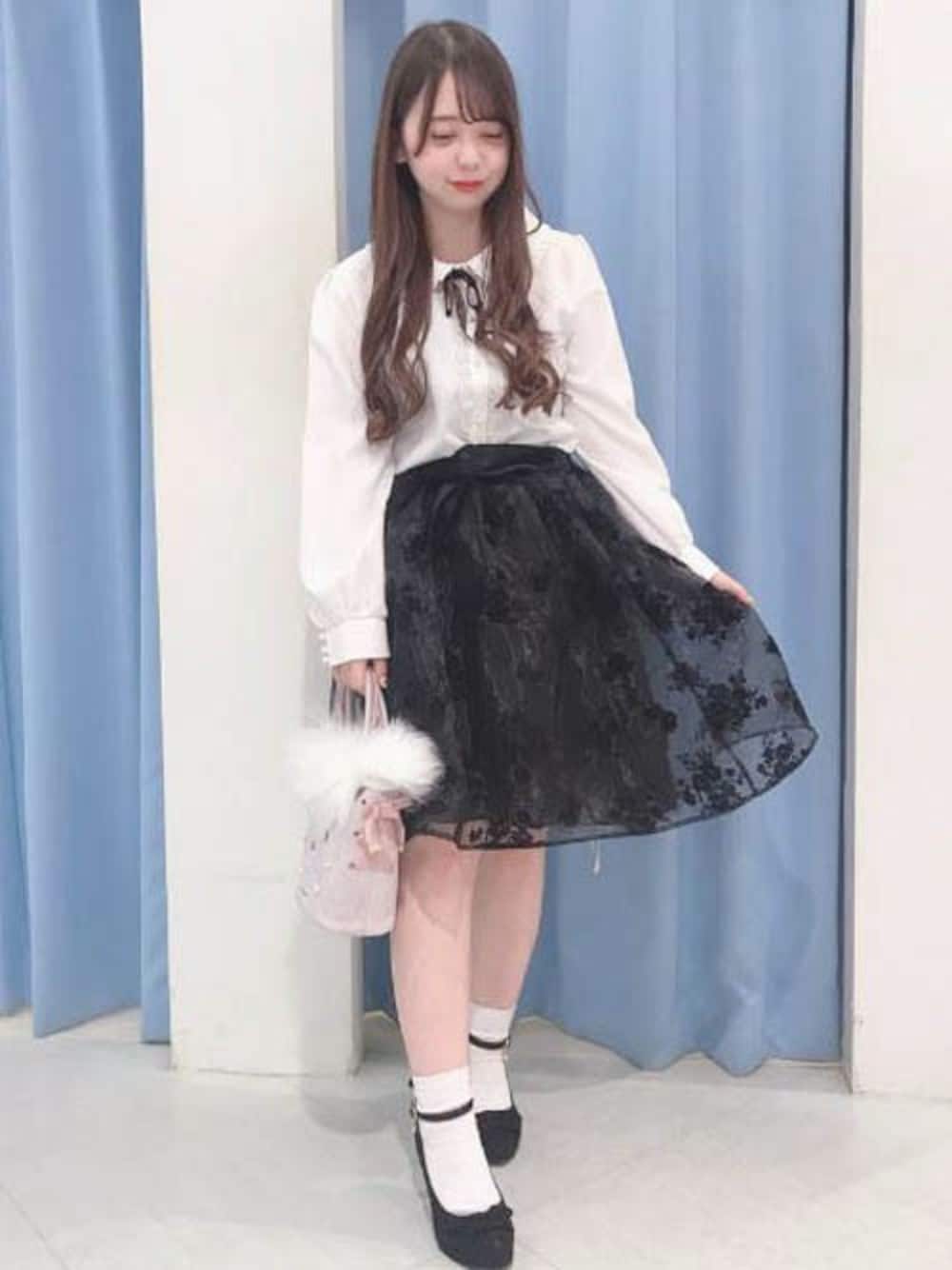 「LODISPOTTOのレース衿ピンタックブラウス（シャツ/ブラウス、ホワイト系）」を使った、LODISPOTTO OFFICIALさん（レディース・160cm）の秋コーディネートの1枚目の写真