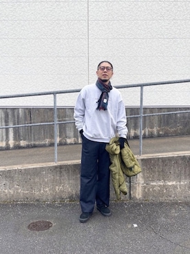 「ストライプパンツ」｜「アイテム（スリッポン）」を使った、KENTA SARUさん（メンズ・182cm）の冬コーディネート