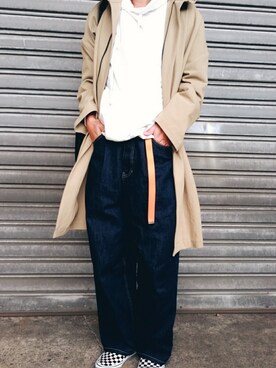 「白パーカー」｜「アイテム（その他アウター）」を使った、ARu.さん（メンズ・172cm）の冬コーディネート
