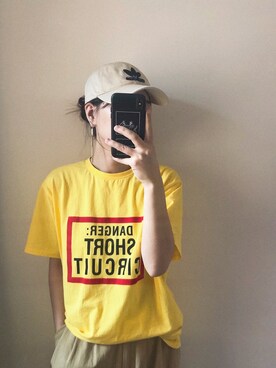 「AMBERSTUDIOのアイテム（Tシャツ/カットソー、イエロー系）」を使った、Amberさん（レディース・160cm）の秋コーディネート