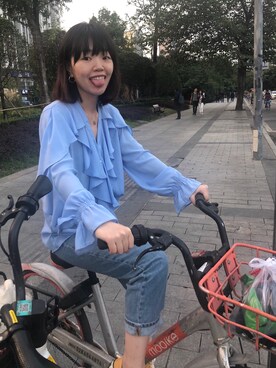 「ZARA（ザラ）のアイテム（シャツ/ブラウス、ブルー系）」を使った、Amberさん（レディース・160cm）の秋コーディネート