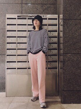 「NEW BALANCE（ニューバランス）のアイテム（シューズ、グレー系）」を使った、Amberさん（レディース・160cm）の秋コーディネート