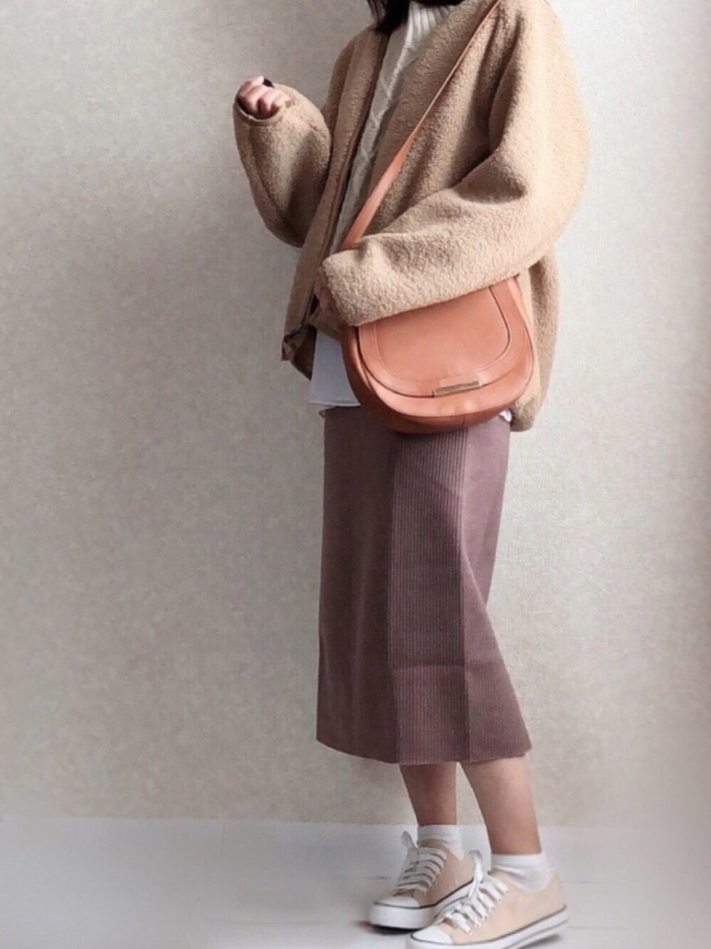 「プチプラ、ボアカーディガン、タイトスカート、ケーブルニット、アンポケット、プチプラのあや」｜「UNIQLOのボアフリースVネックフルジップカーディガン（長袖）（その他アウター、ベージュ系）」を使った、kさん（レディース・158cm）の冬コーディネートの1枚目の写真