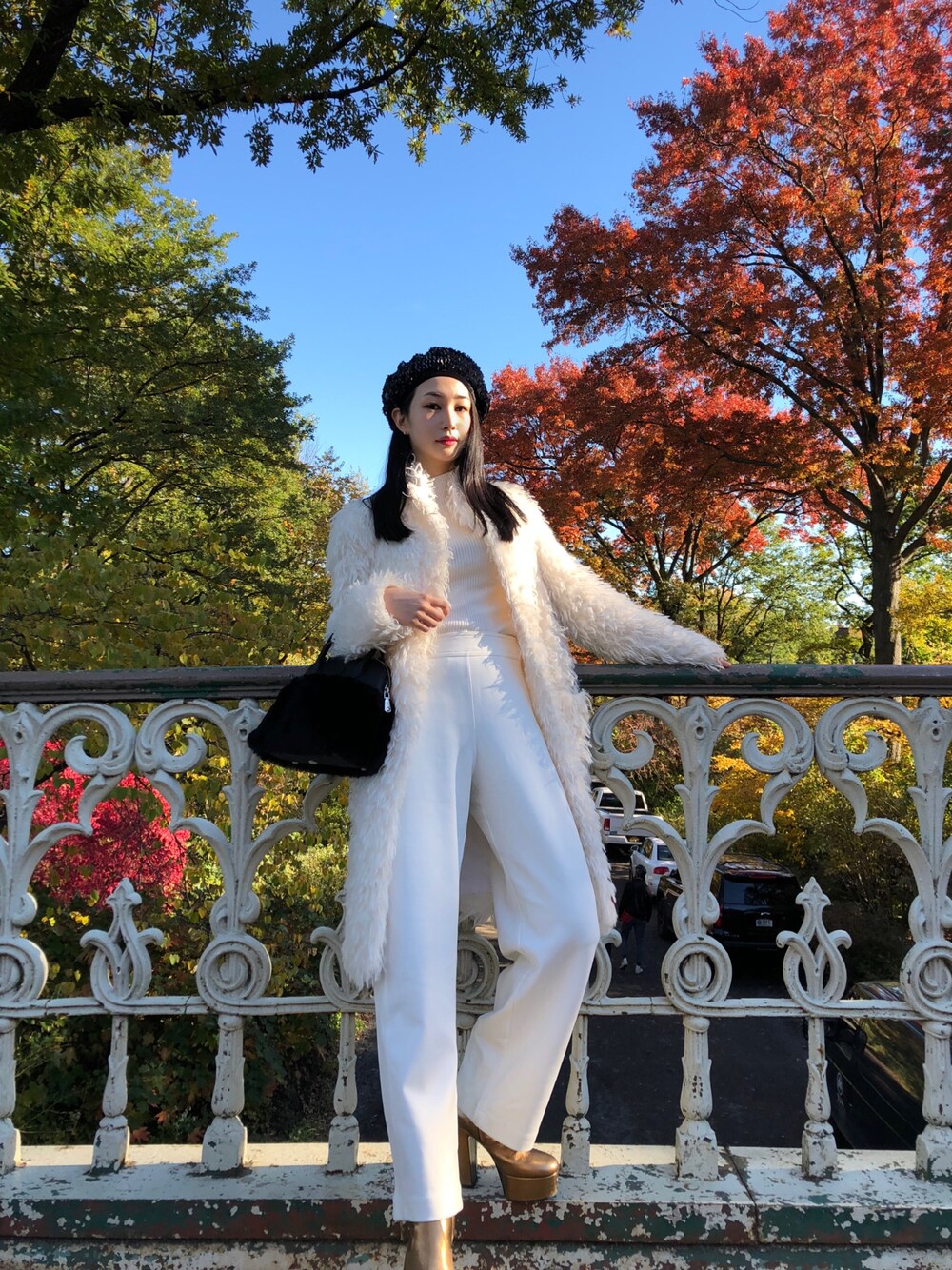 「ootd、秋コーデ、おしゃれさんと繋がりたい、オトナカジュアル、きれいめカジュアル、ホワイト、UNIQLO、ZARA、ニット、ファー小物」｜「UNIQLOのアイテム（トップス、ホワイト系）」を使った、taihiさん（レディース・157cm）の秋コーディネートの1枚目の写真
