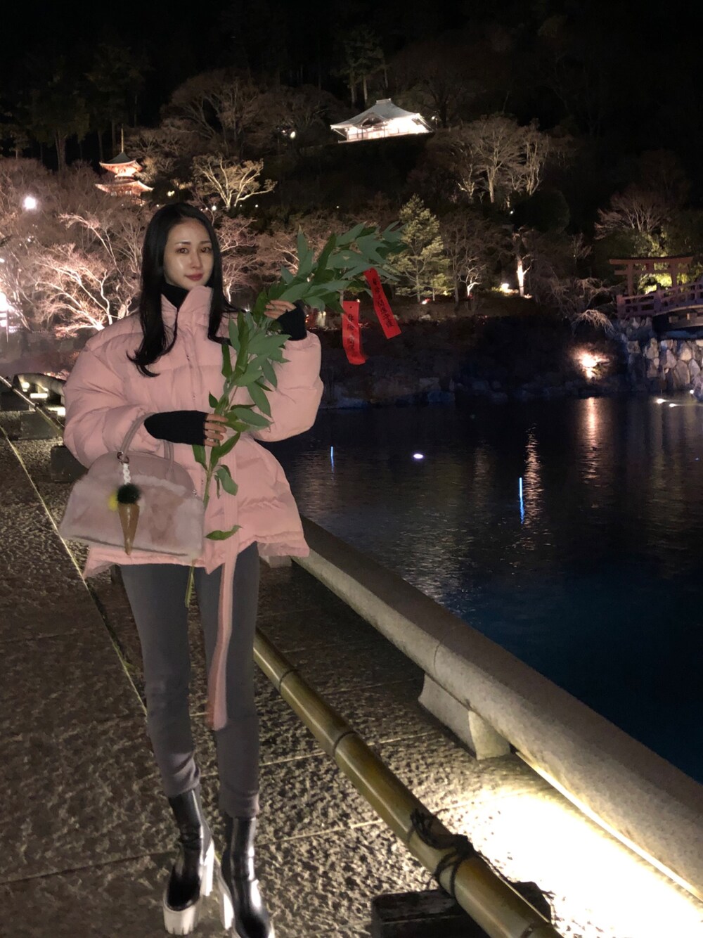 「冬、ootd、休日スタイル、シンプル、韓国ファッション、プチプラ、おしゃれさんと繋がりたい、ピンク、ダウンジャケット、ファー小物」｜「STYLENANDAのアイテム（ダウンジャケット/コート、ピンク系）」を使った、taihiさん（レディース・157cm）の冬コーディネートの1枚目の写真