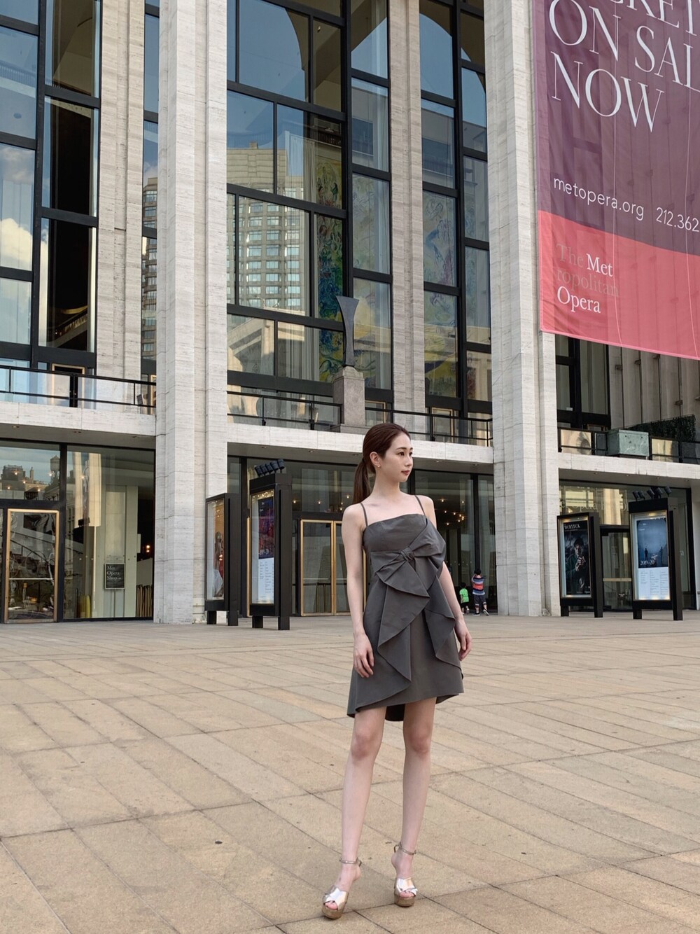 「ootd、今日のコーデ、シンプル、カジュアルコーデ、大人コーデ、大人ガーリー、夏コーデ、ワンピース、オトナカジュアル、おしゃれさんと繋がりたい」｜「FOXEYのアイテム（ワンピース/ドレス、グレー系）」を使った、taihiさん（レディース・157cm）の夏コーディネートの1枚目の写真