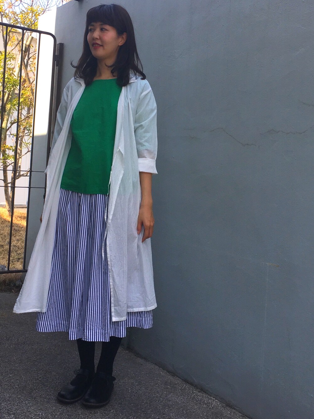 「quadroのアイテム（スカート、ホワイト系）」を使った、nishioさん（レディース・175cm）の春コーディネートの1枚目の写真