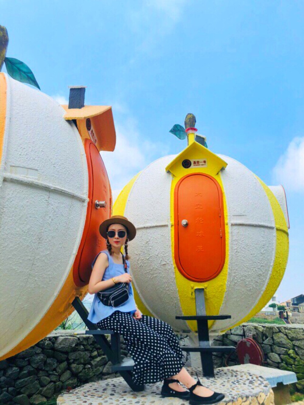 「URBAN RESEARCHのアイテム（キャミソール、ブルー系）」を使った、阿兔酱さん（レディース・160cm）の夏コーディネートの1枚目の写真