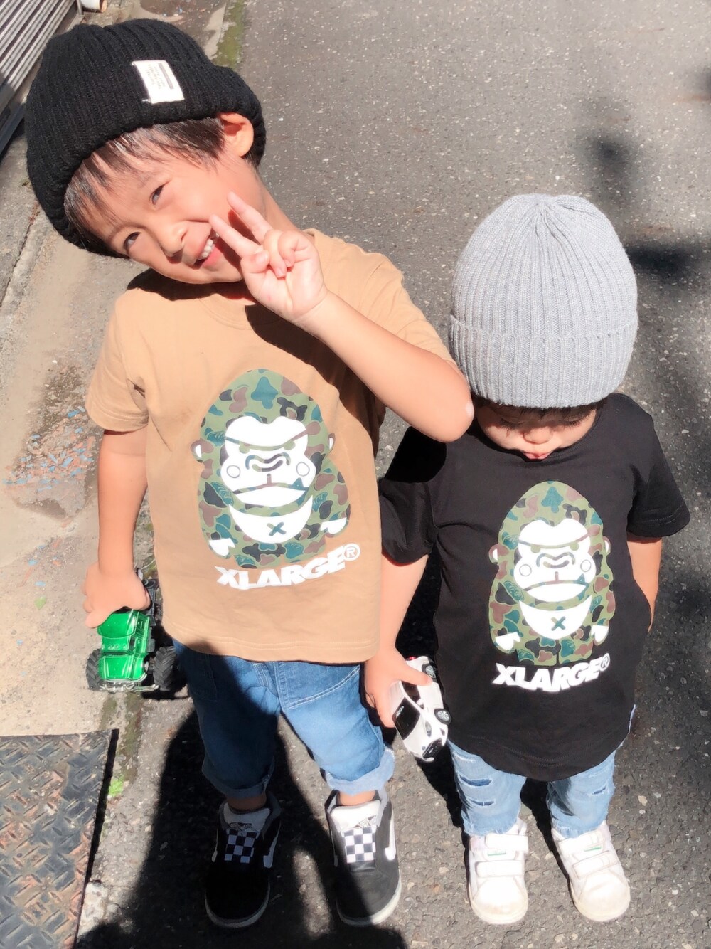 「エクストララージキッズ、GU、グローバルワーク(GLOBAL WORK)、adidas、VANS、H&M、EDWIN」｜「XLARGE KIDSの迷彩ファニーゴリラ半袖Tシャツ（Tシャツ/カットソー、ベージュ系）」を使った、aito☆hayatoさん（キッズ・110cm）の秋コーディネートの1枚目の写真