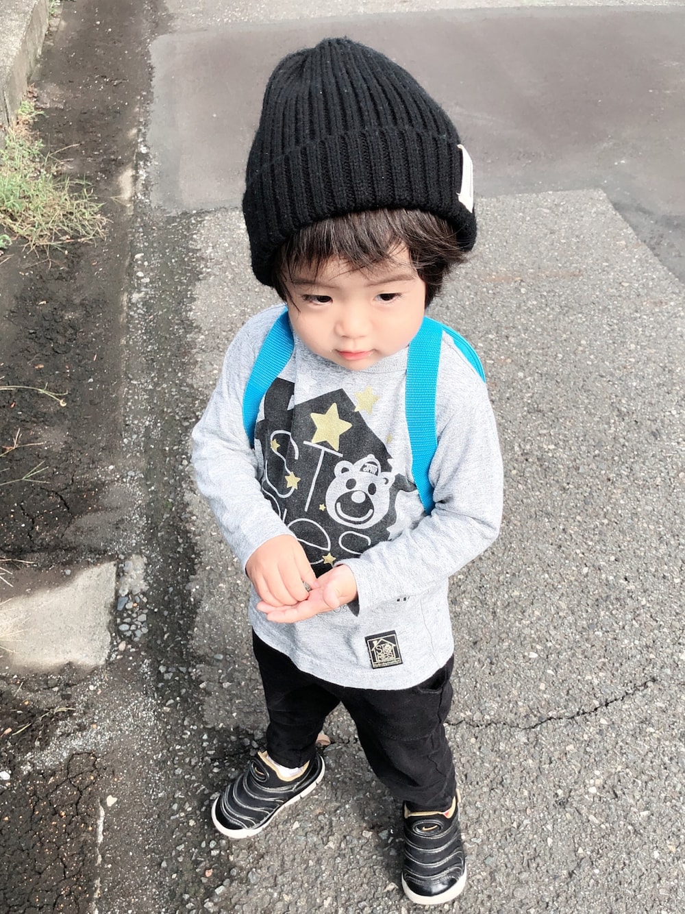 「stories、GU、ZARA、NIKE」｜「STORIESのキラキラハウスロングＴシャツ（Tシャツ/カットソー、グレー系）」を使った、aito☆hayatoさん（キッズ・110cm）の秋コーディネートの1枚目の写真