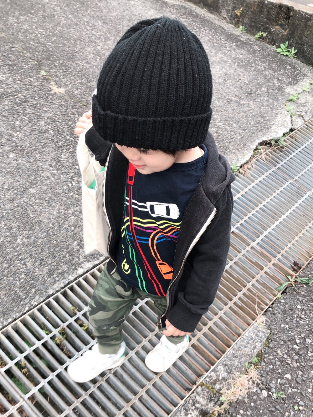 「GAP、BREEZE、adidas」｜「GAPのグラフィックtシャツ (幼児)（Tシャツ/カットソー、ブルー系）」を使った、aito☆hayatoさん（キッズ・110cm）の春コーディネートの1枚目の写真