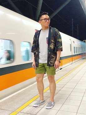 「J.CREW」｜「アイテム（その他アウター）」を使った、Colorholic manさん（メンズ・172cm）の春コーディネート