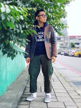 「plain-me（プレインミー）のアイテム（カーゴパンツ）」を使った、Colorholic manさん（メンズ・172cm）の春コーディネート