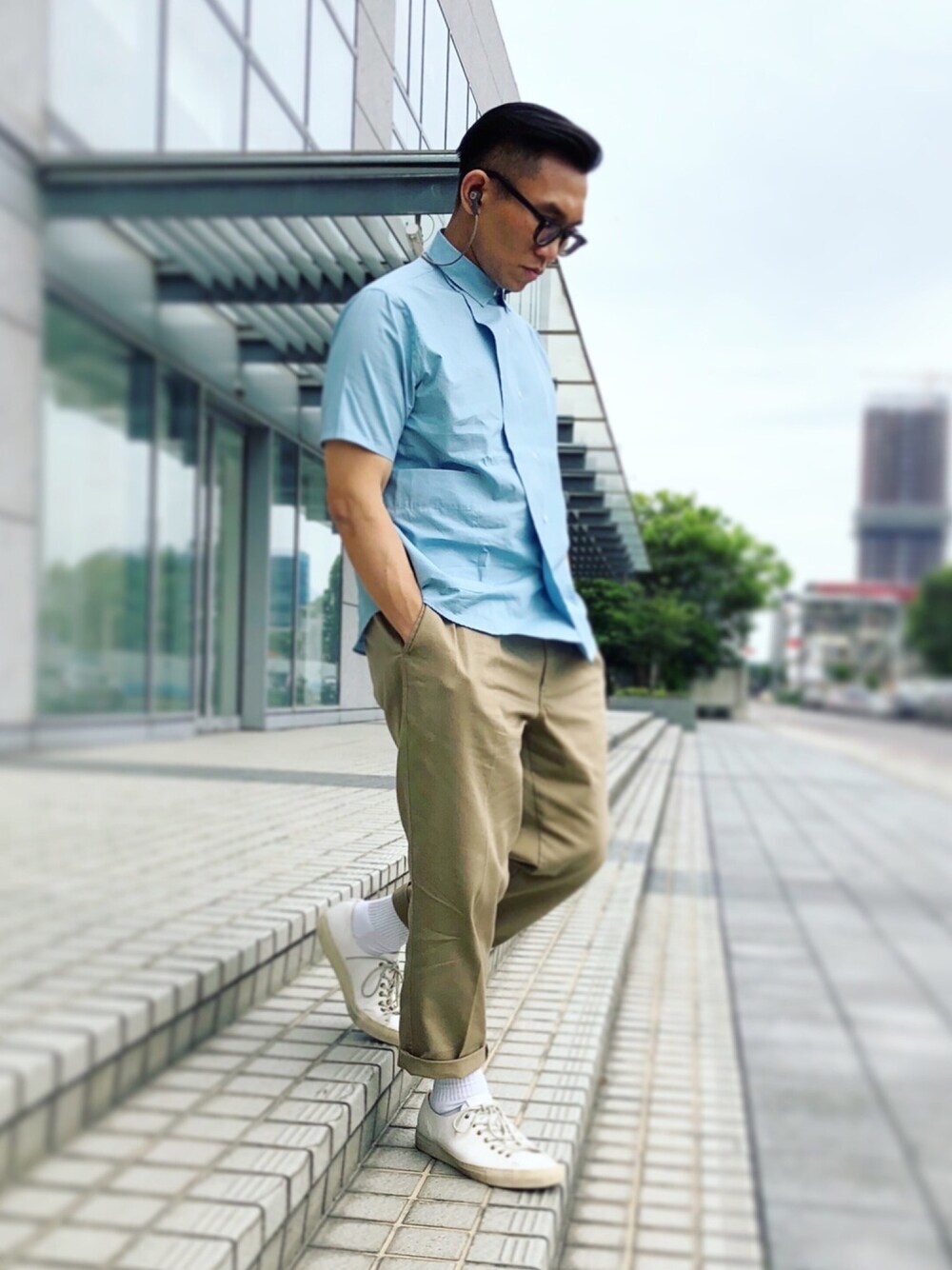 「ootd、streetstyle、streetfashion、menswear、GU、KIM JONES×GU、UNIQLO、UNIQLO U、BUTTERO、EFFECTOR」｜「GUのアイテム（シャツ/ブラウス、ブルー系）」を使った、Colorholic manさん（メンズ・172cm）の春コーディネートの1枚目の写真